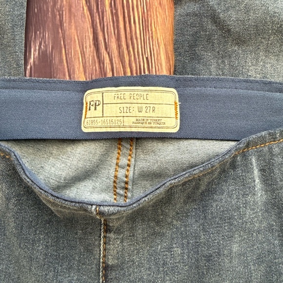 FREE PEOPLE Penny Pull On Jeans Flare Leg Bell Bottoms Blue Wash Mid Rise Boho - Picture 6 of 7